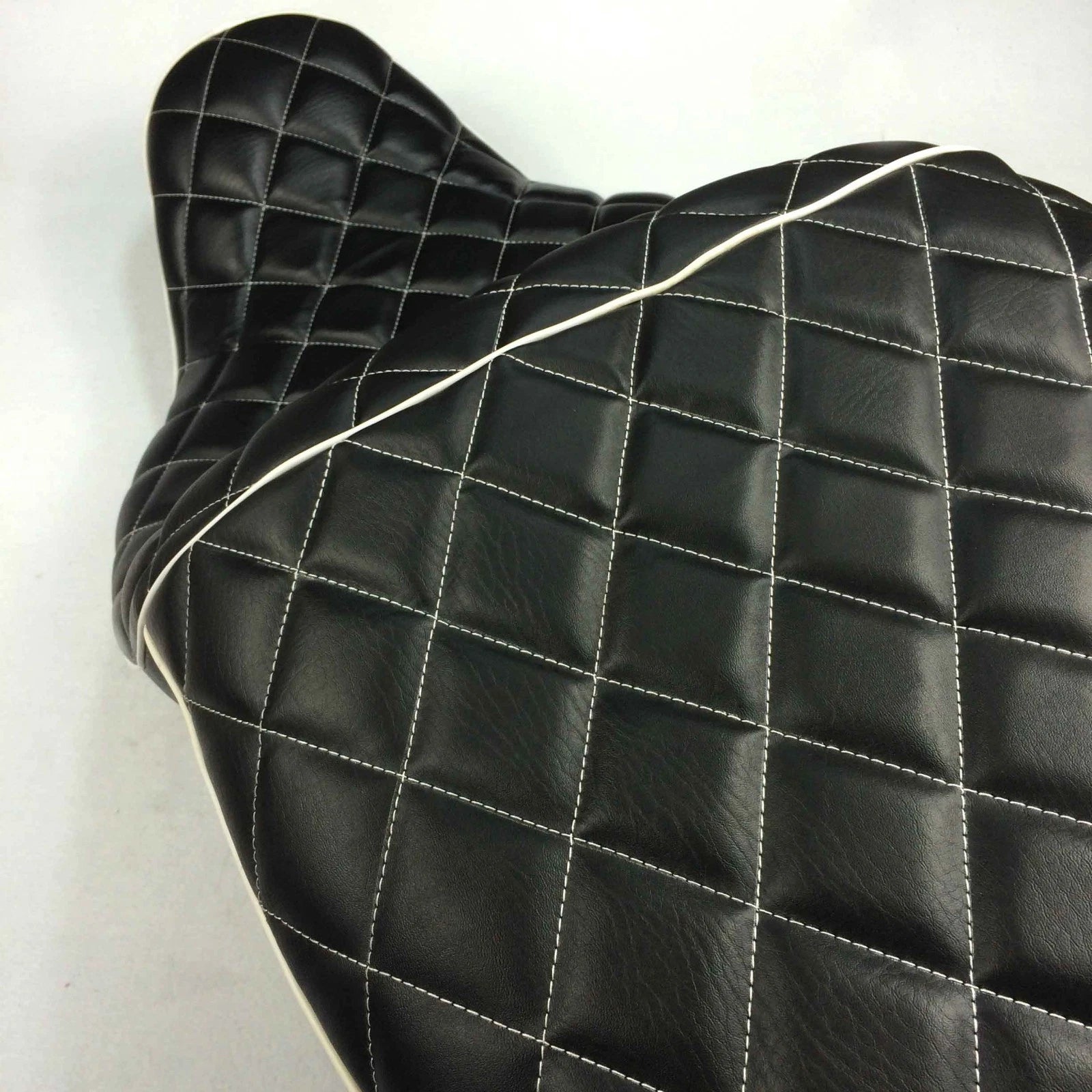 2X Diamond Stitch Seats for Harley Electra Glide (2007–2015)