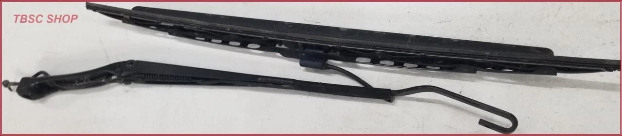 Set of 2 Windshield Wiper Arms for Jaguar XJ8 VDP (2004–2009)