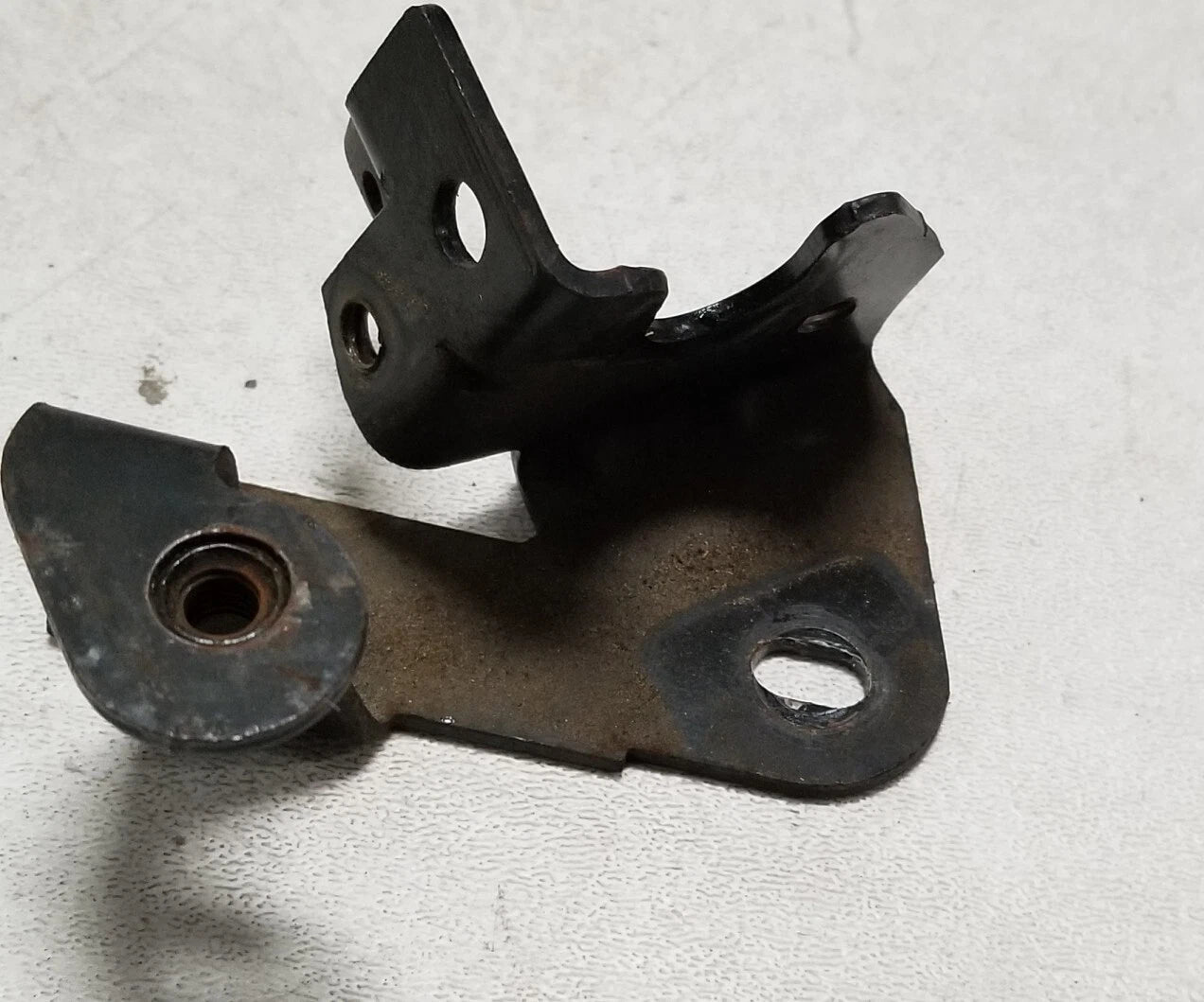 Throttle Cable Body Bracket for Ford Thunderbird Cougar (1994–1995)