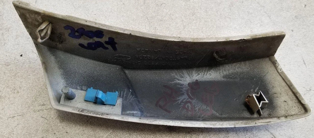 RH Rear Door Post Fender Trim Molding for Lincoln Continental (1998–2002)