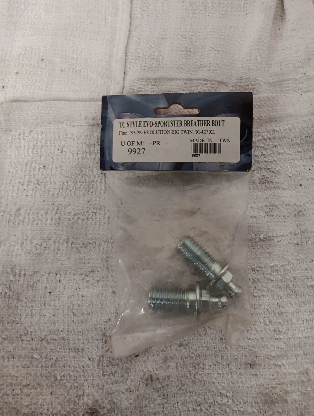 Kuryakyn TC Style Breather Bolts for Harley Sportster (EVO, 9927)