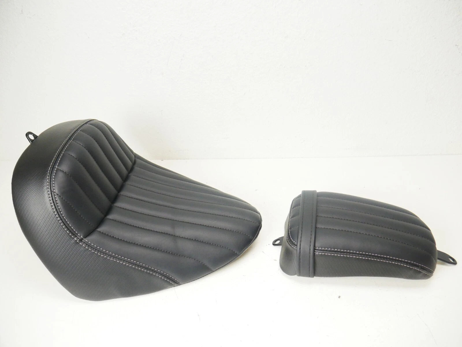 Tuck Roll Driver Passenger Seat for Harley Softail Slim StreetBob (2018–2022)