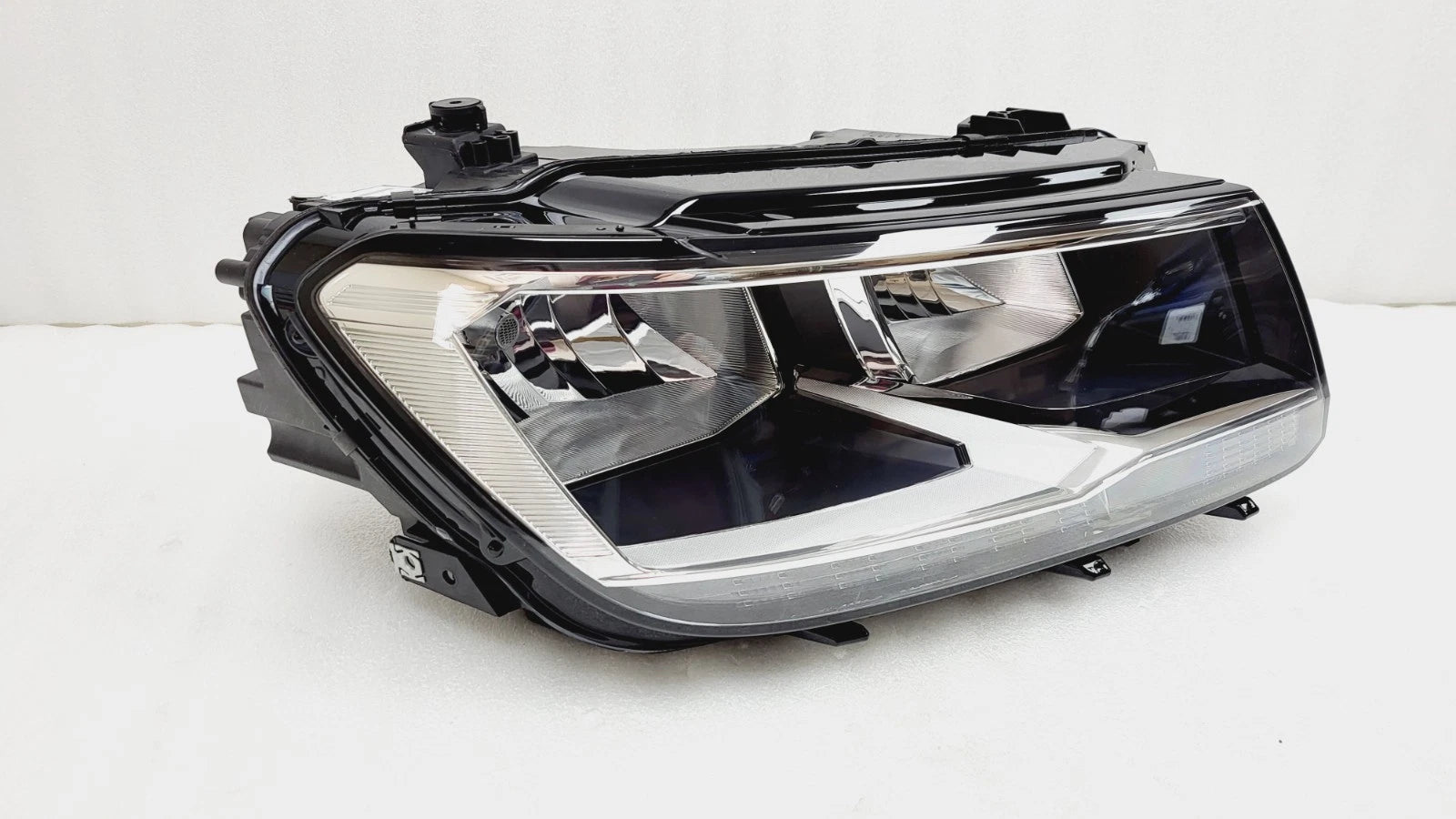 Right Side Halogen Headlight for Volkswagen Tiguan (2018–2021) 5NL941006