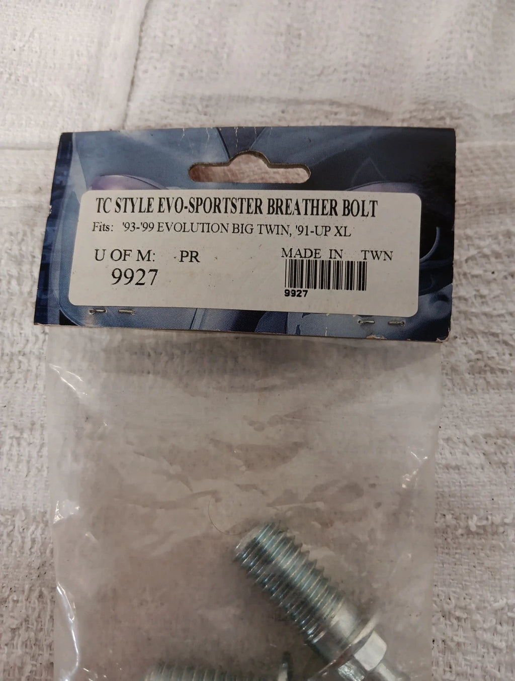 Kuryakyn TC Style Breather Bolts for Harley Sportster (EVO, 9927)