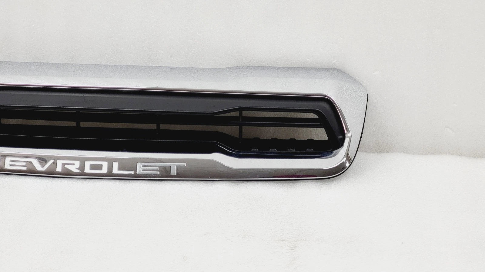 OEM Chrome Hood Grill Vent for Chevrolet Silverado 2500 HD (2024–2026) 85642275