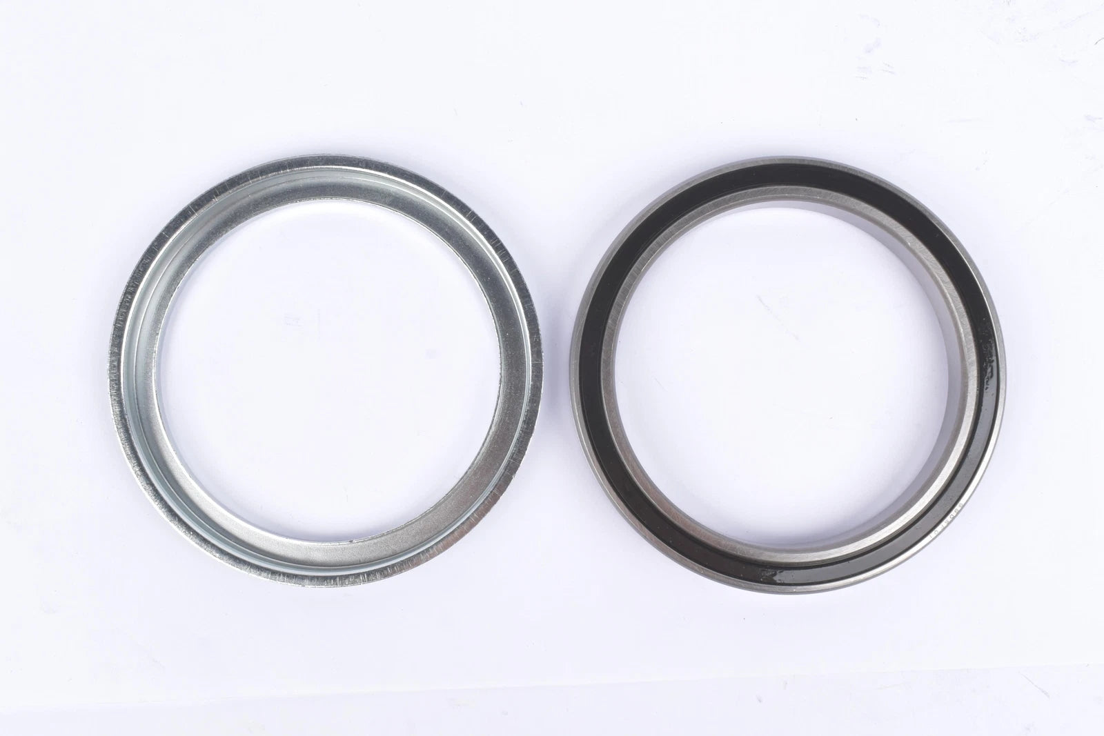 2X Rear Bearing & Deflector for Toyota Sienna RAV4 (2011–2018)