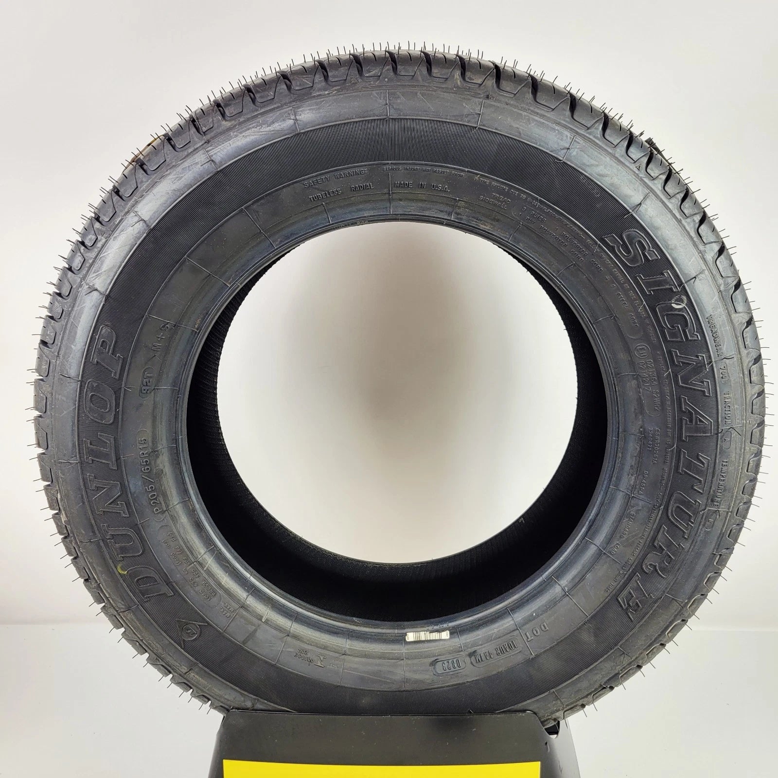 Dunlop Signature Rear Tire P205/65R15 for Harley Tri Glide (OEM 83324-09B)