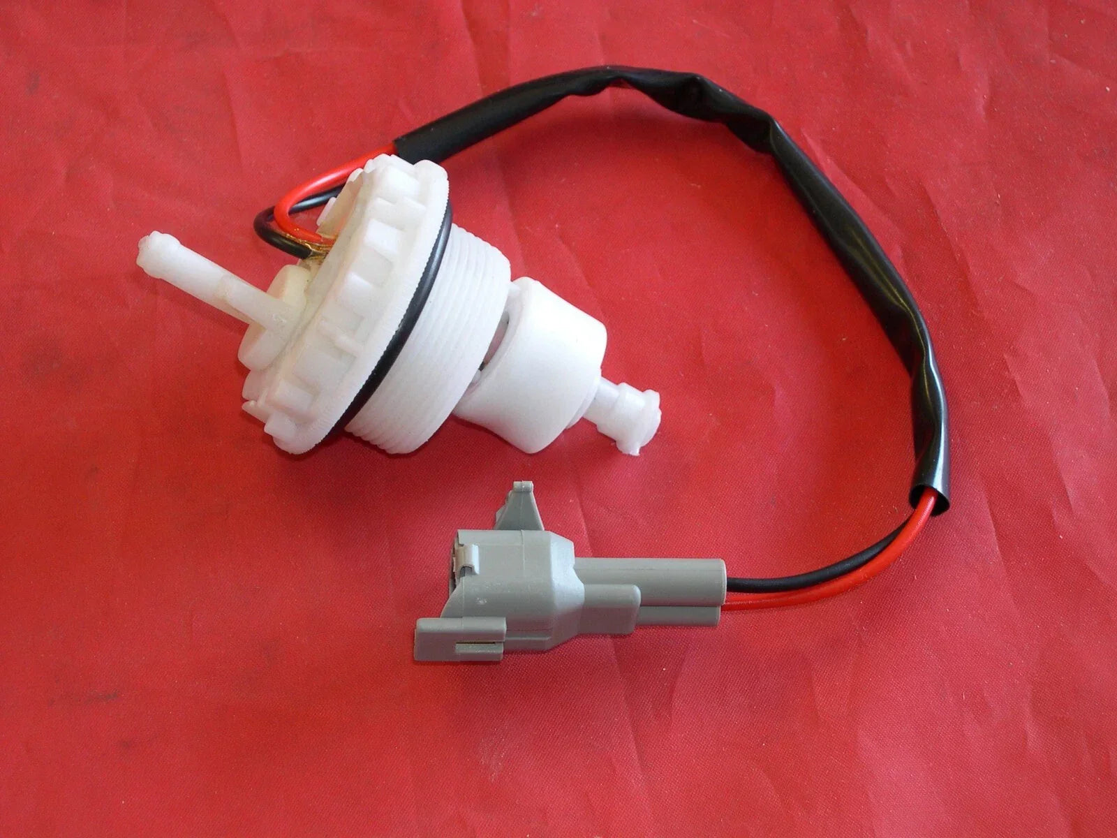 Fuel Filter Water Sensor Switch for Hilux LN106 LN107 LN111 (1984-2005)