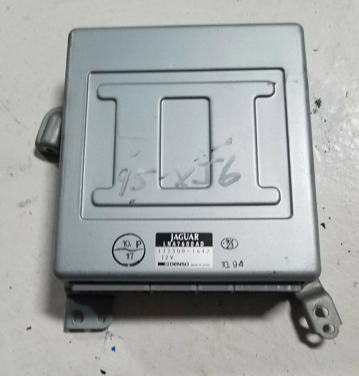 Temperature Control Computer LNA7600AD for Jaguar XJ12 XJ6 XJR (1995–1997)