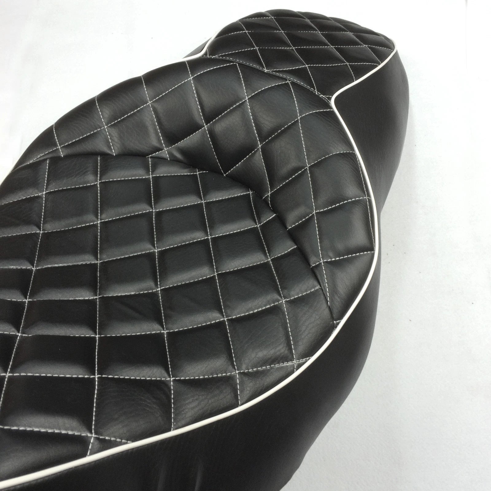 2X Diamond Stitch Seats for Harley Road King Street Glide (2007–2015)