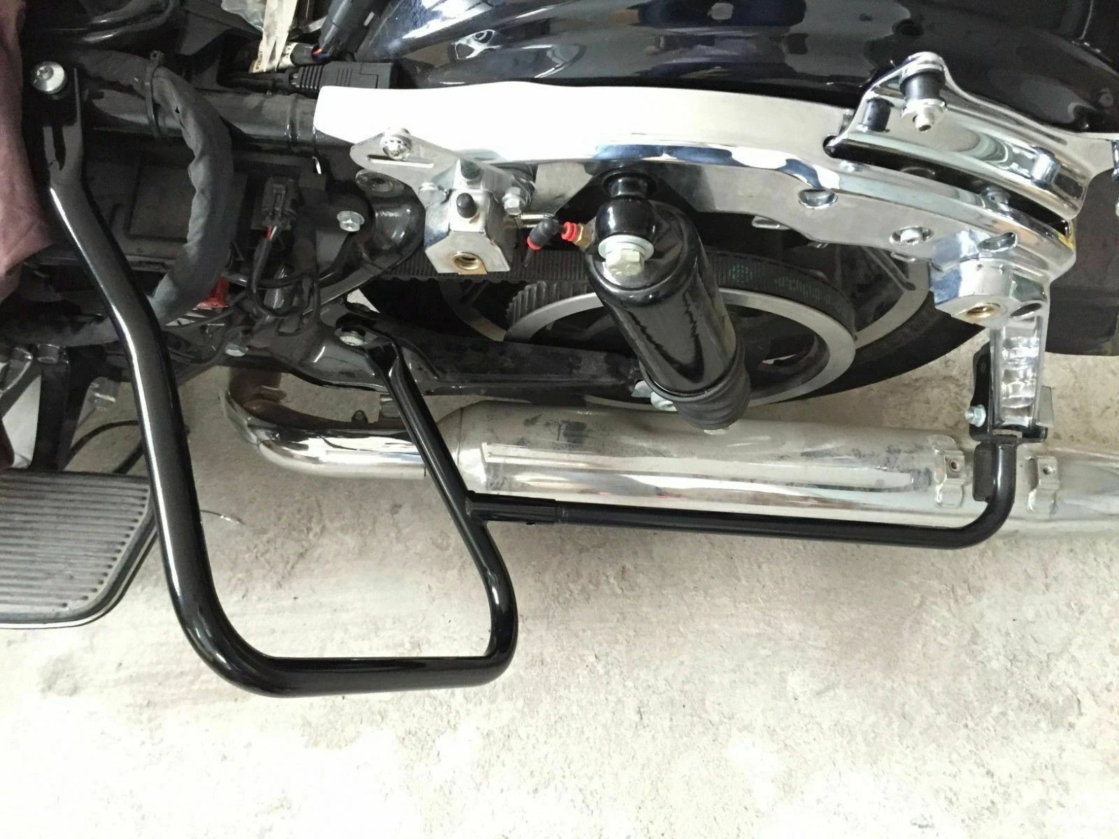 Saddlebag Bracket Guard Crash Bars for Harley Touring Street Glide (2014–2023)