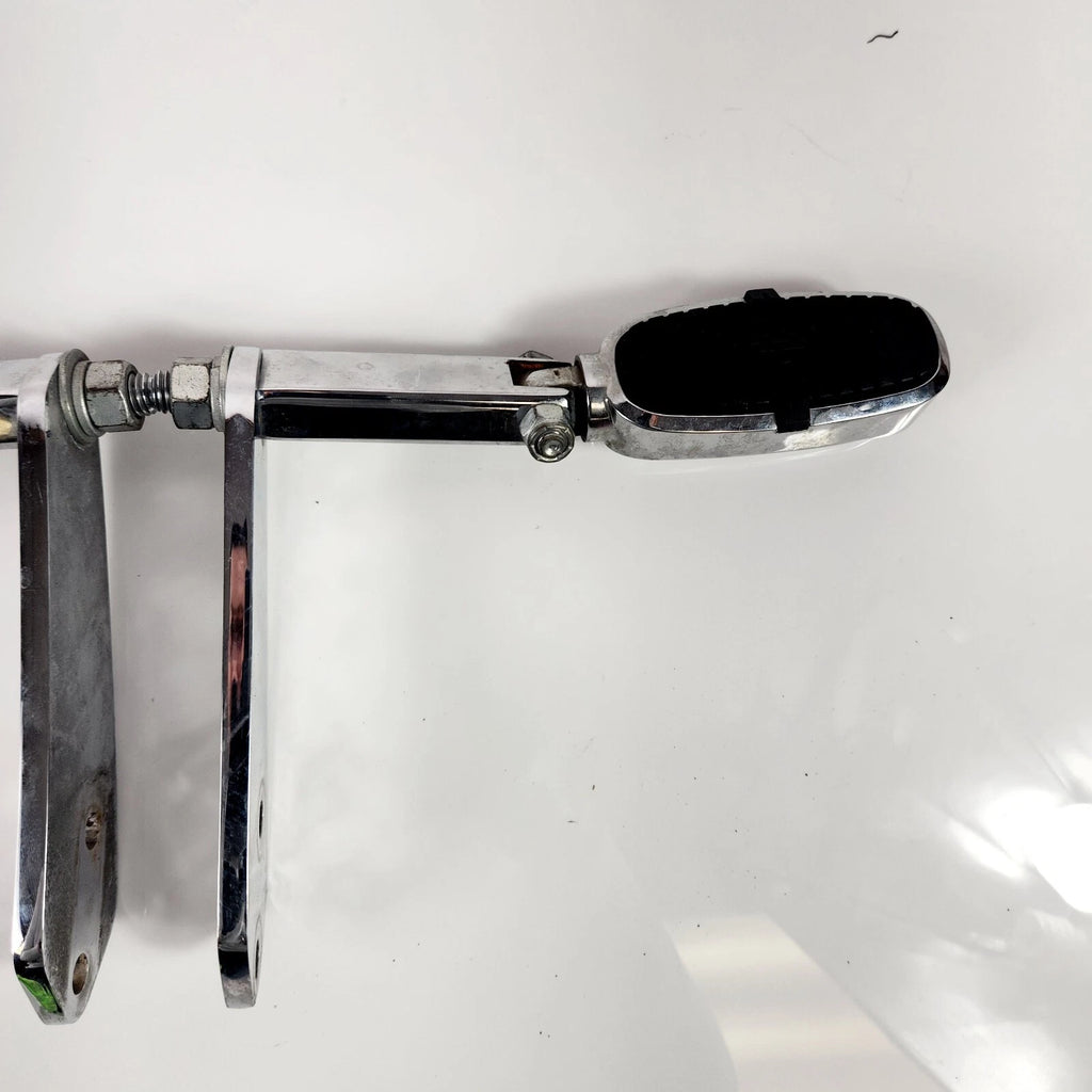OEM Forward Highway Bar & Shield Footpegs & Mounts for Harley Dyna (2005–2006)