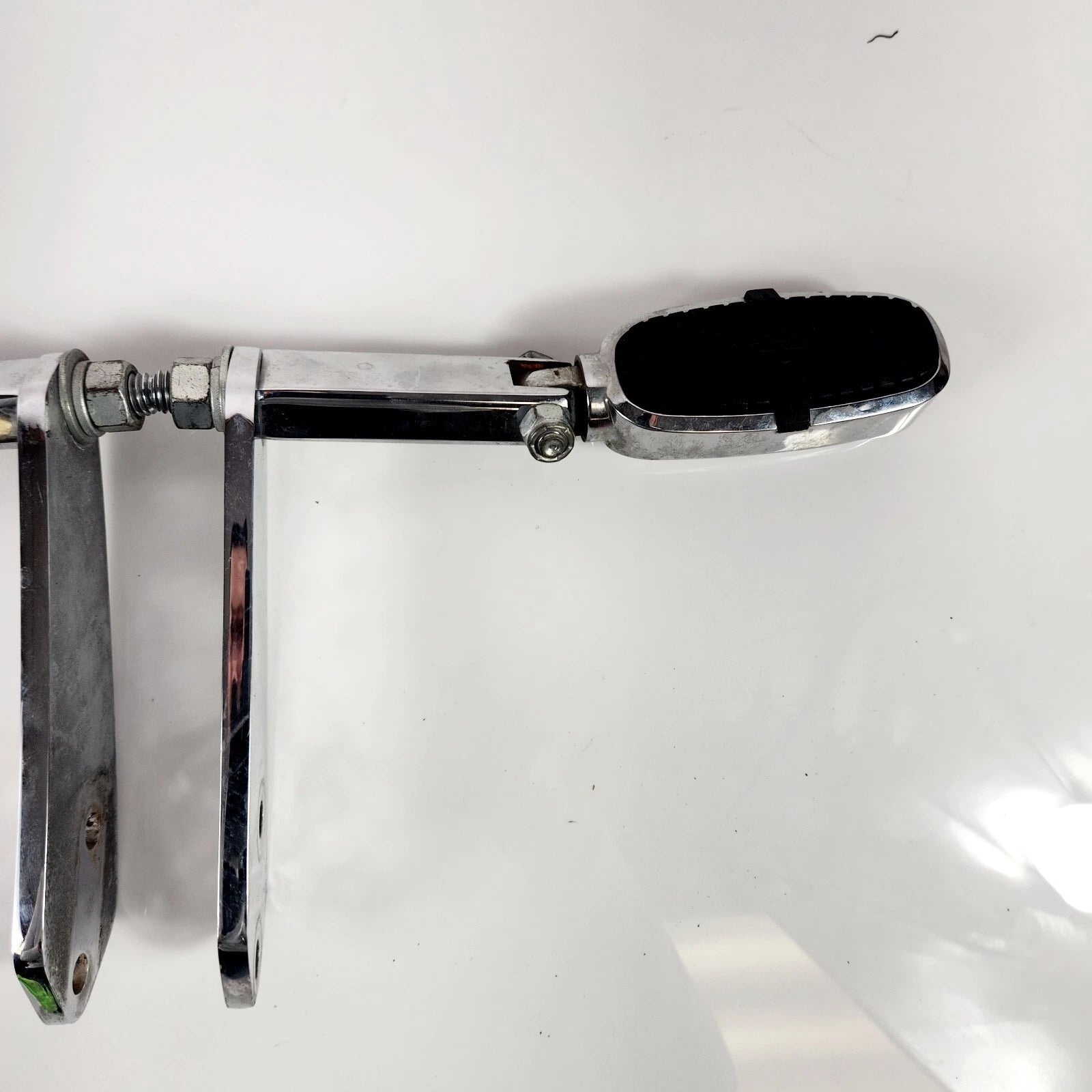 OEM Forward Highway Bar & Shield Footpegs & Mounts for Harley Dyna (2005–2006)
