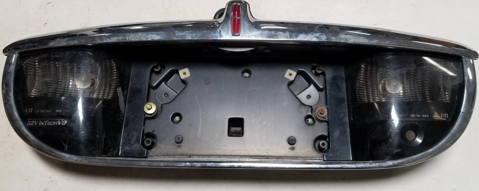 Rear License Plate Tail Light for Lincoln Continental (1998–2002)