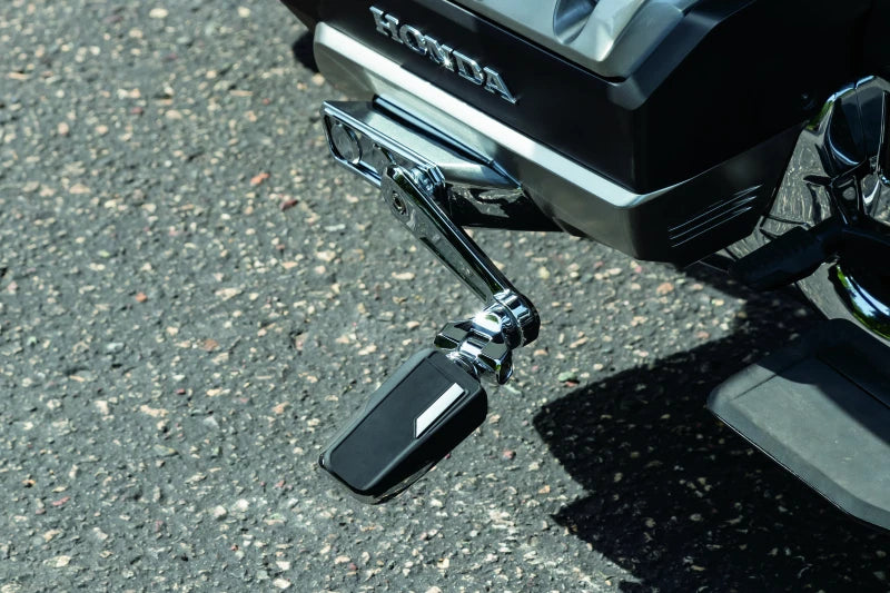Kuryakyn Omni Cruise Mount with Pegs for Honda Gold Wing (2018–2021)