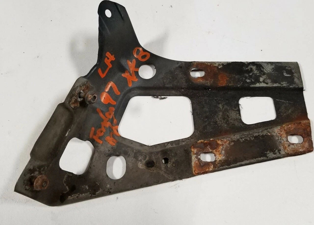 Fender Extension Bracket Left for Jaguar XK8 XKR (1997–2006) FJE1843AB
