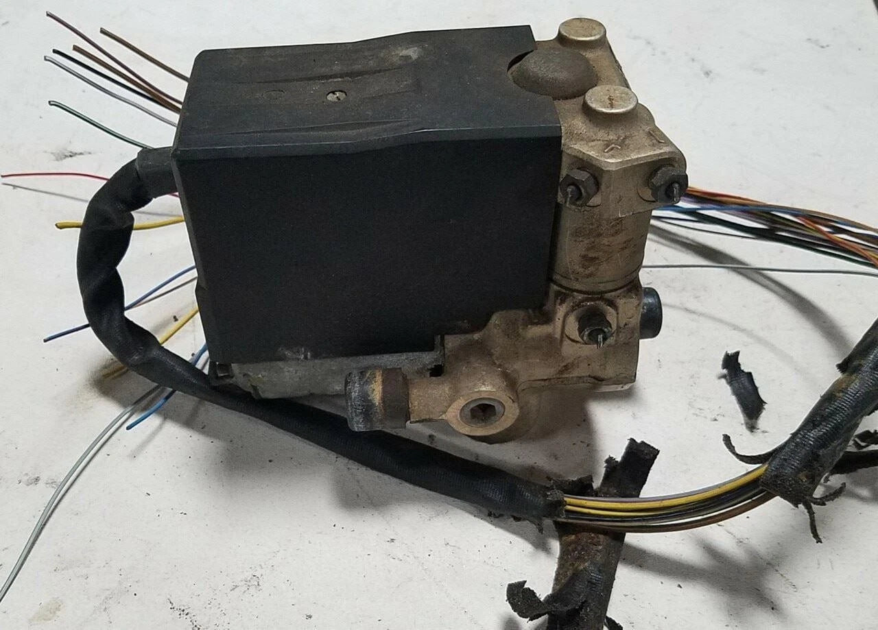 ABS Pump with Harness Pigtail for Jaguar XJ6 (1988–1989) Bosch 0265200022