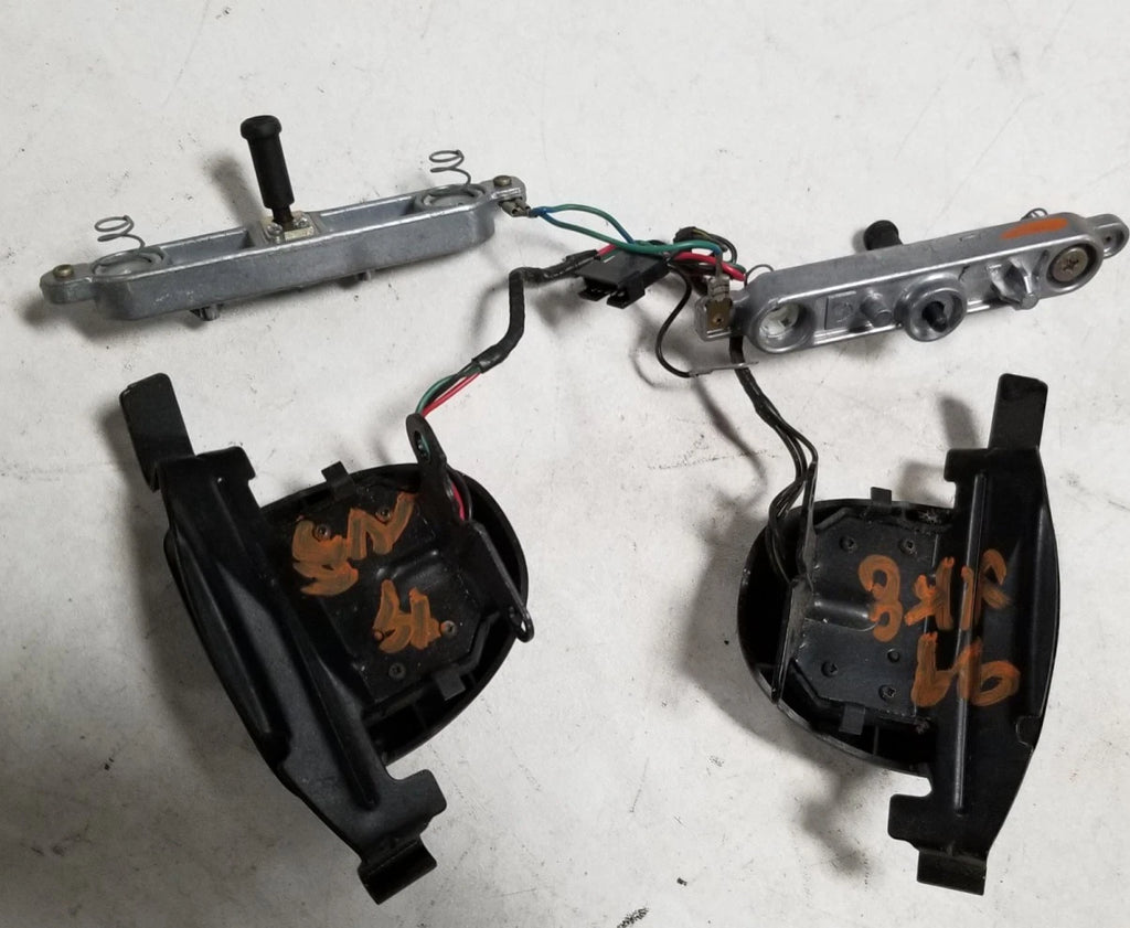 Steering Wheel Cruise Volume Switch Assembly for Jaguar XK8 XKR (1997–2002)