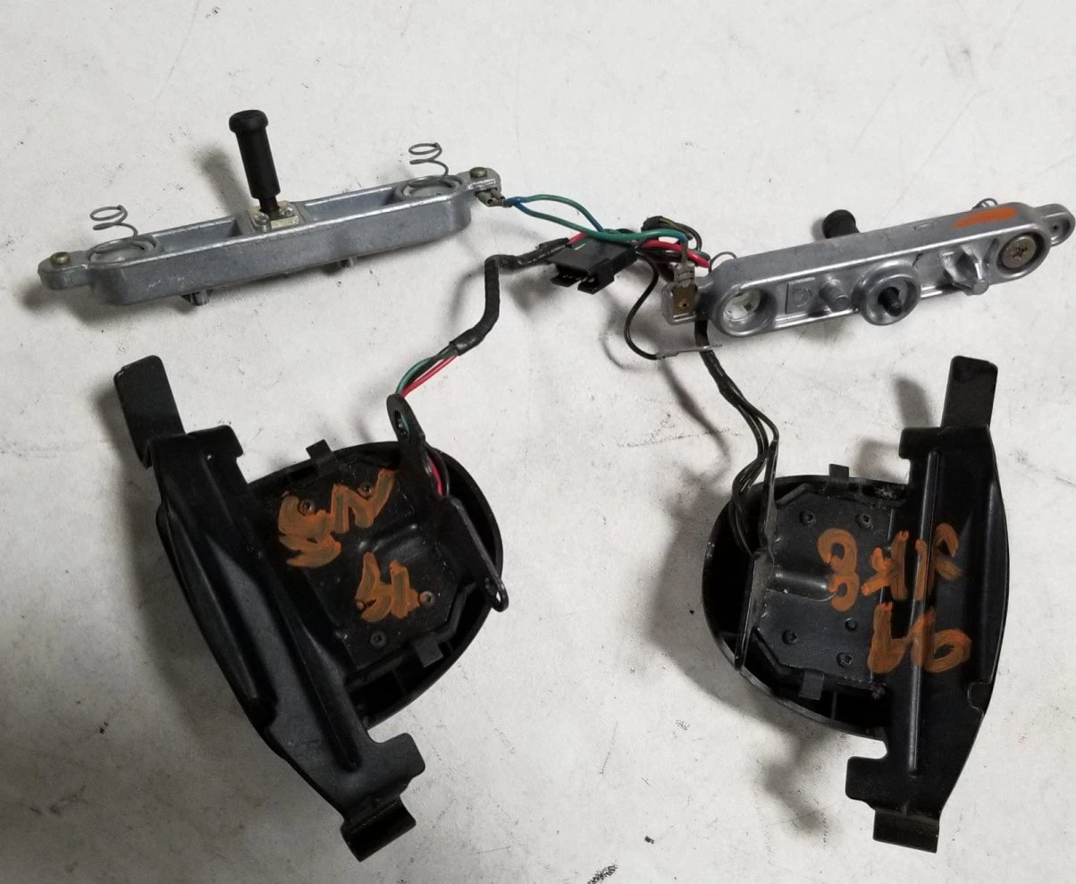 Steering Wheel Cruise Volume Switch Assembly for Jaguar XK8 XKR (1997–2002)