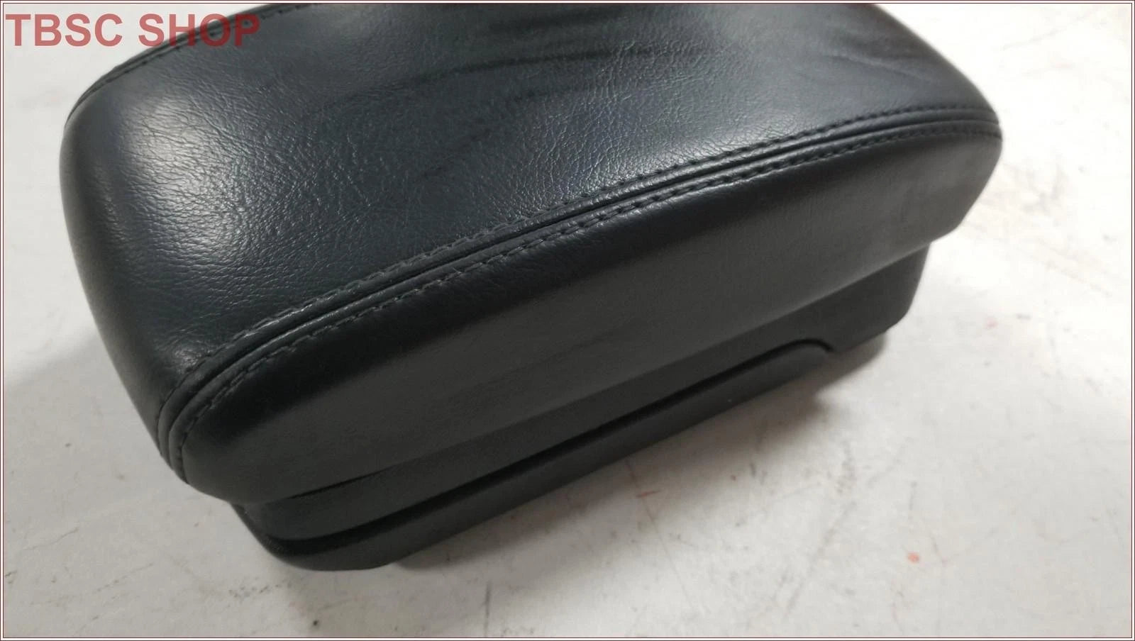 Center Console Lid Armrest for Jaguar X-Type (2002–2008)
