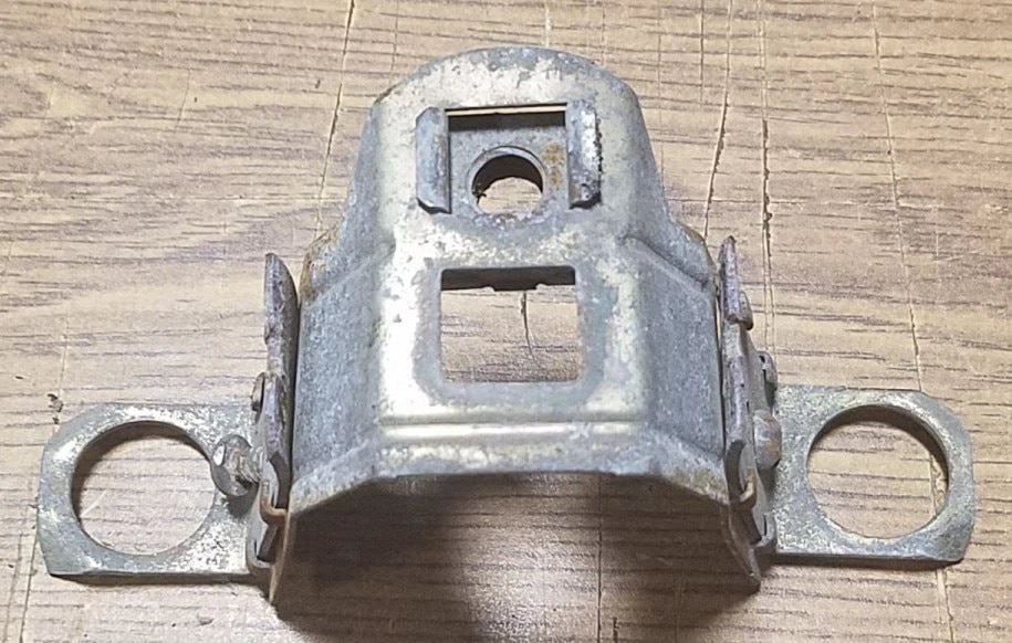 Wheel Hub Cap Mounting Bracket for Mercury Cougar (1989–1990)