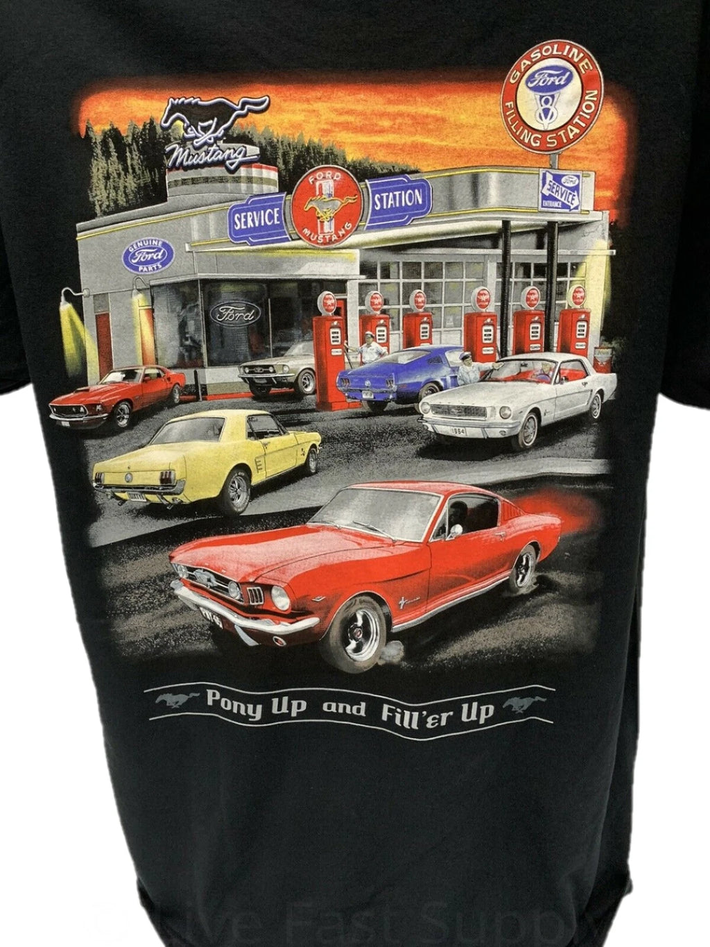 Ford Mustang T-Shirt Black Pony Gas Service Station Scene (2005–2015)