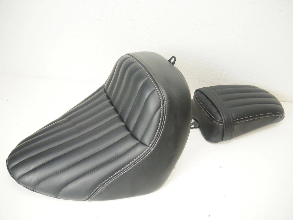 Tuck Roll Driver Passenger Seat for Harley Softail Slim StreetBob (2018–2022)