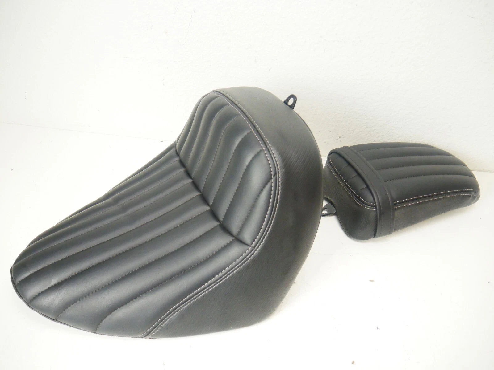 Tuck Roll Driver Passenger Seat for Harley Softail Slim StreetBob (2018–2022)