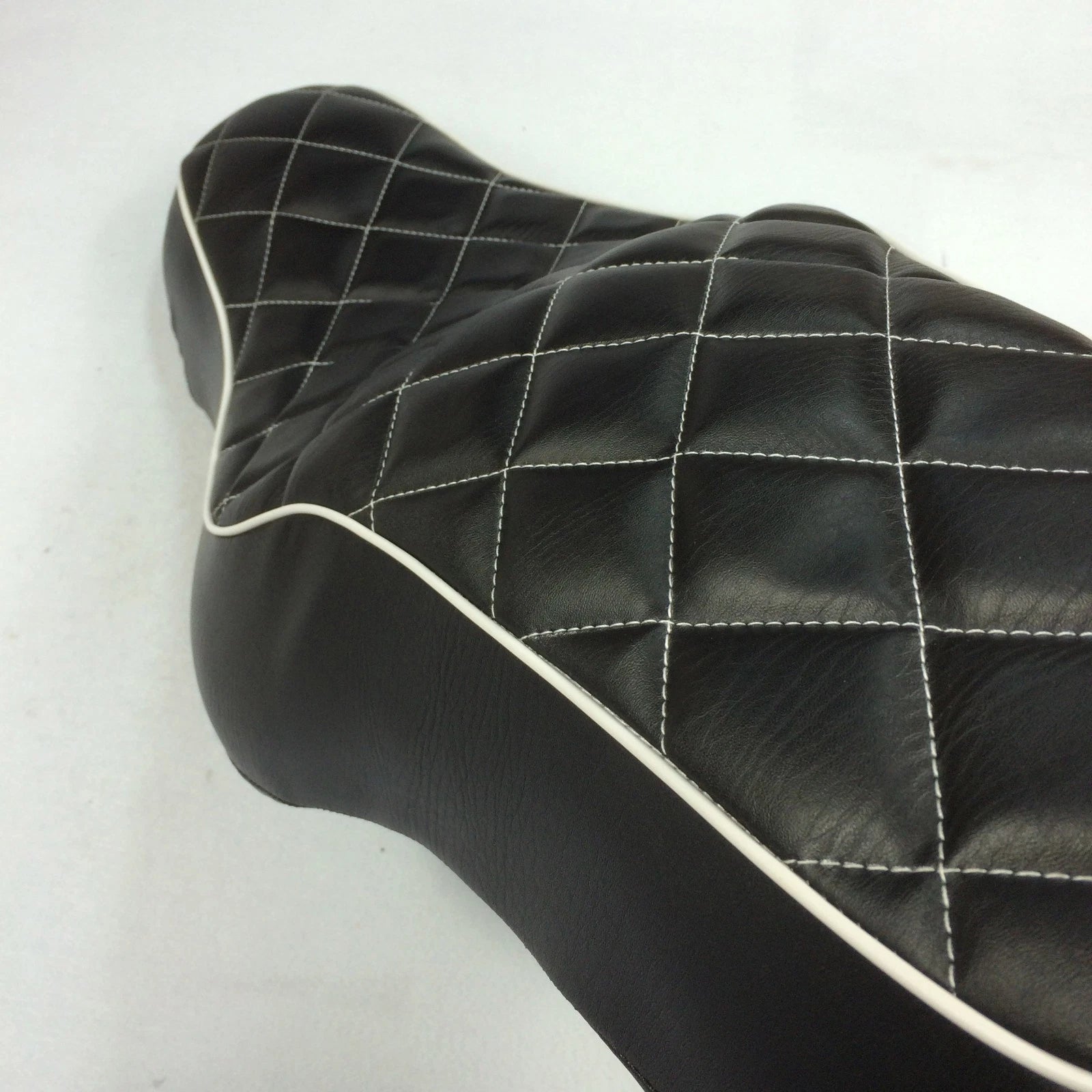 2X Diamond Stitch Seats for Harley XL1200X X48 X72 (2010–2015)