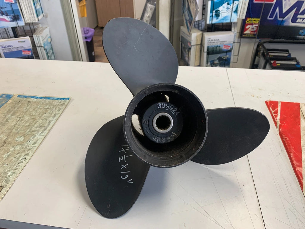 Propeller for Johnson Evinrude V4 & V6 (15 Spline, 14.5" x 19", 389924)