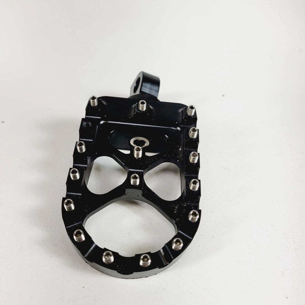 1 Replacement Black 6061-T6 Foot Peg for Harley Touring Dyna Softail (–)