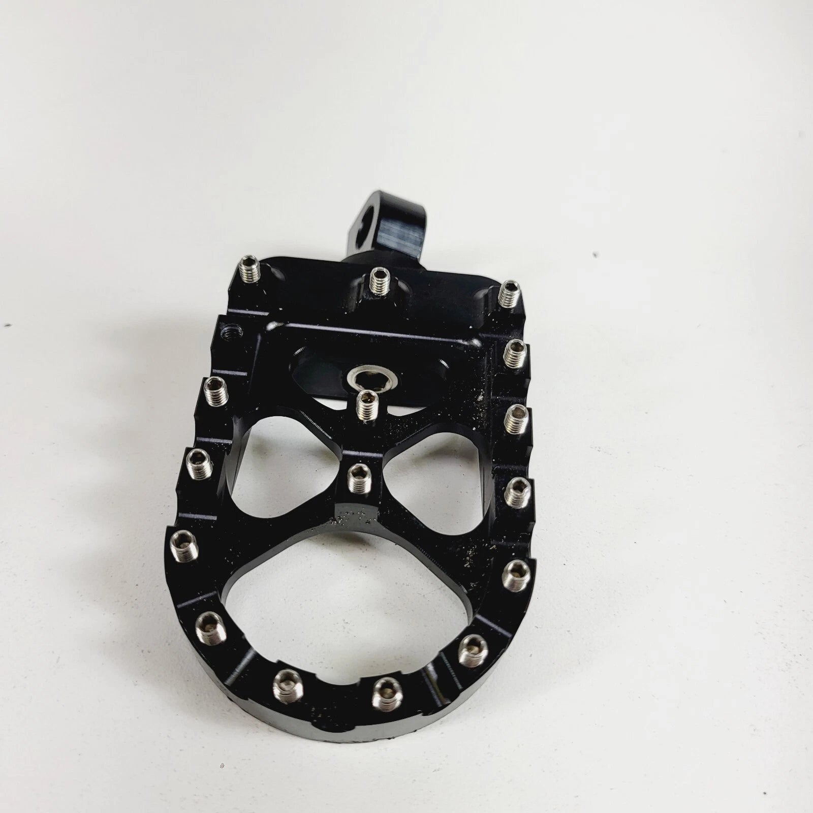 1 Replacement Black 6061-T6 Foot Peg for Harley Touring Dyna Softail (–)
