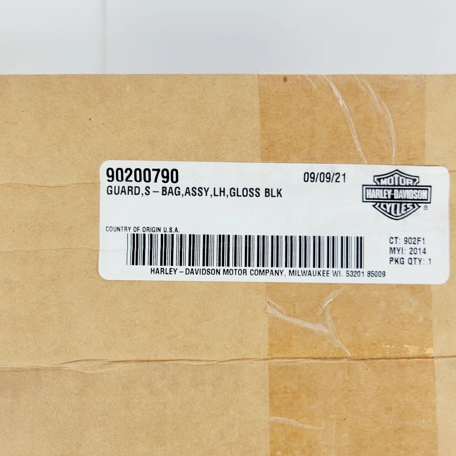 Genuine Left Gloss Black Saddlebag Guard for Harley Davidson (2014–Up) 90200790