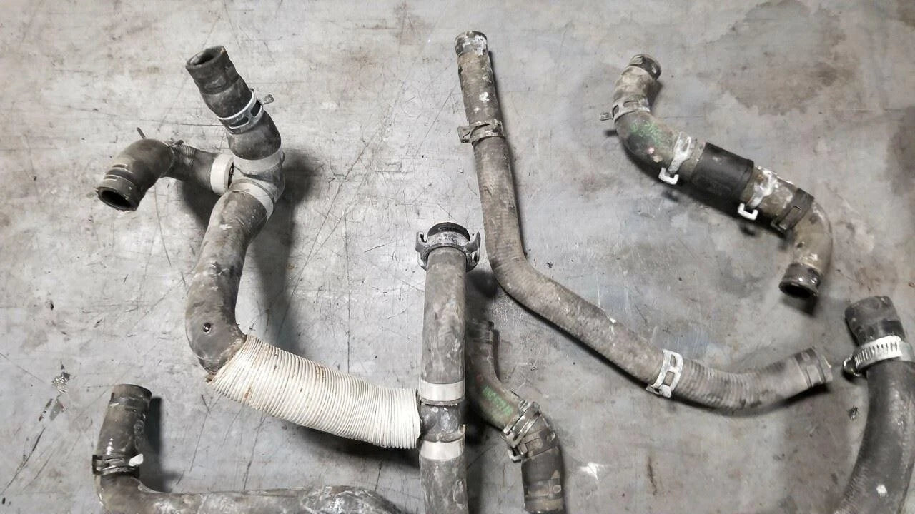 Rear Coolant Hose Assembly MNC6733AE for Jaguar XJ8 XJ8L (2000–2003)