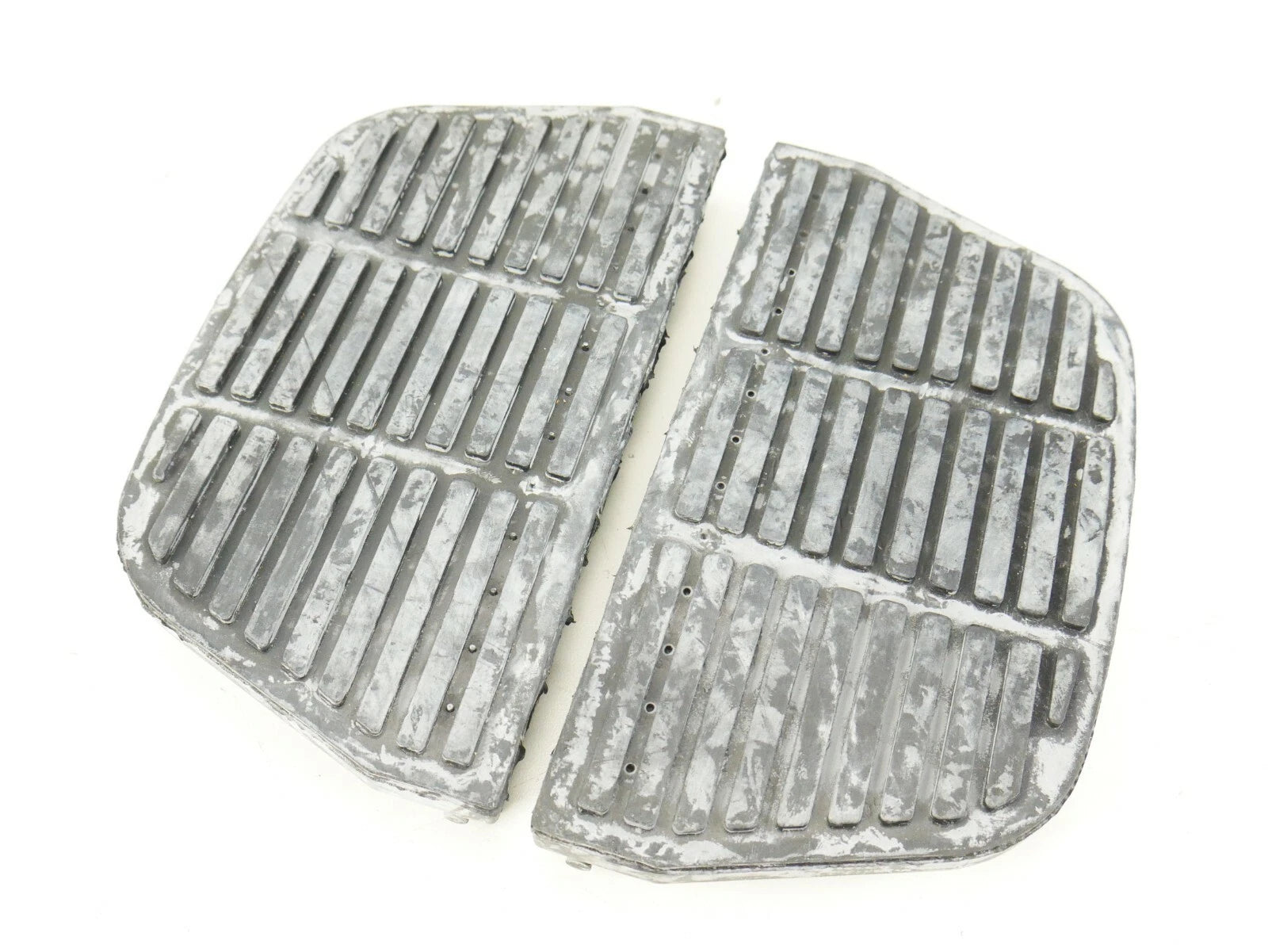 Set of 2 Black Rubber Passenger Floorboard Inserts for Harley Davidson Touring (1986–2005)