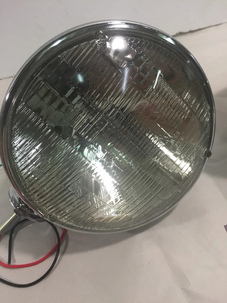 Head Light Buckets with Sealed Beam Bulb for Hot Rods (Chrome) (7 Inch)