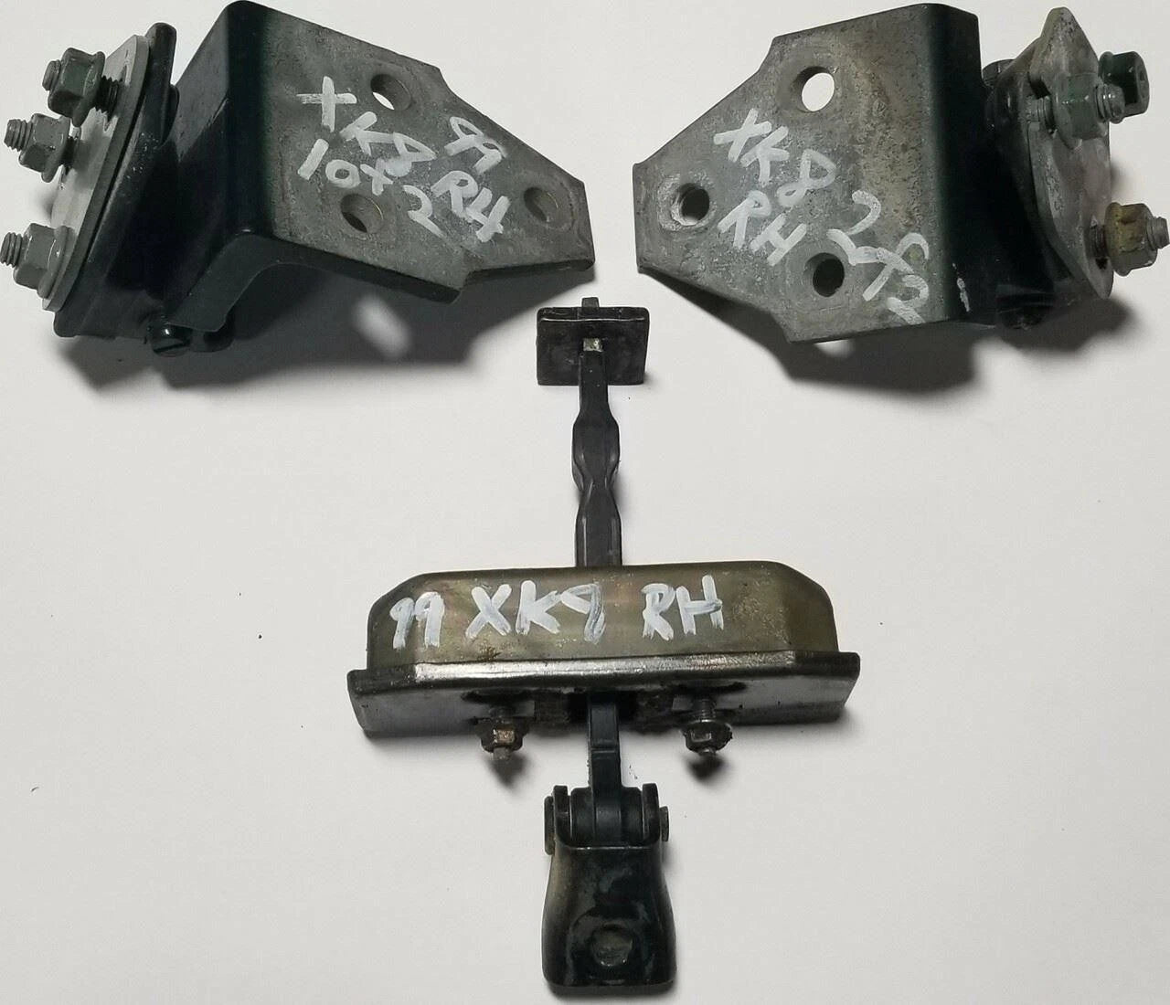 Set of 2 Right RH Passenger Door Hinges for Jaguar XK8 XKR (1997–2006)