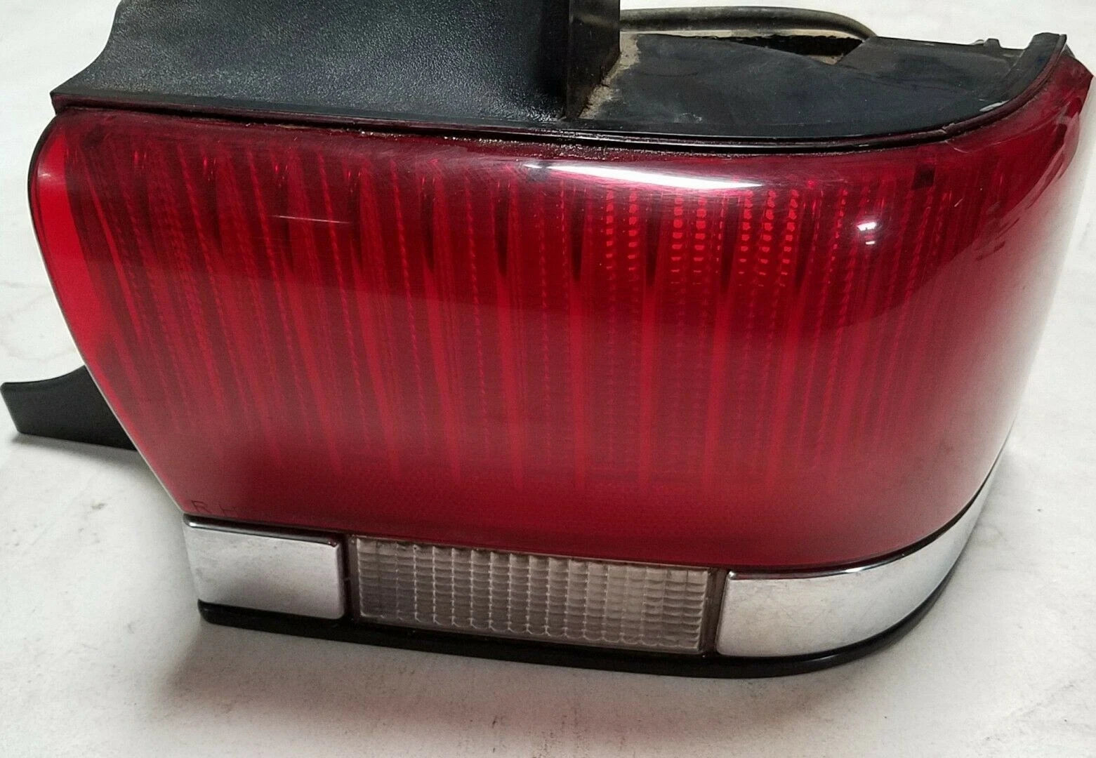 Right Passenger Brake Tail Light Lamp for Lincoln Continental (1990–1993)