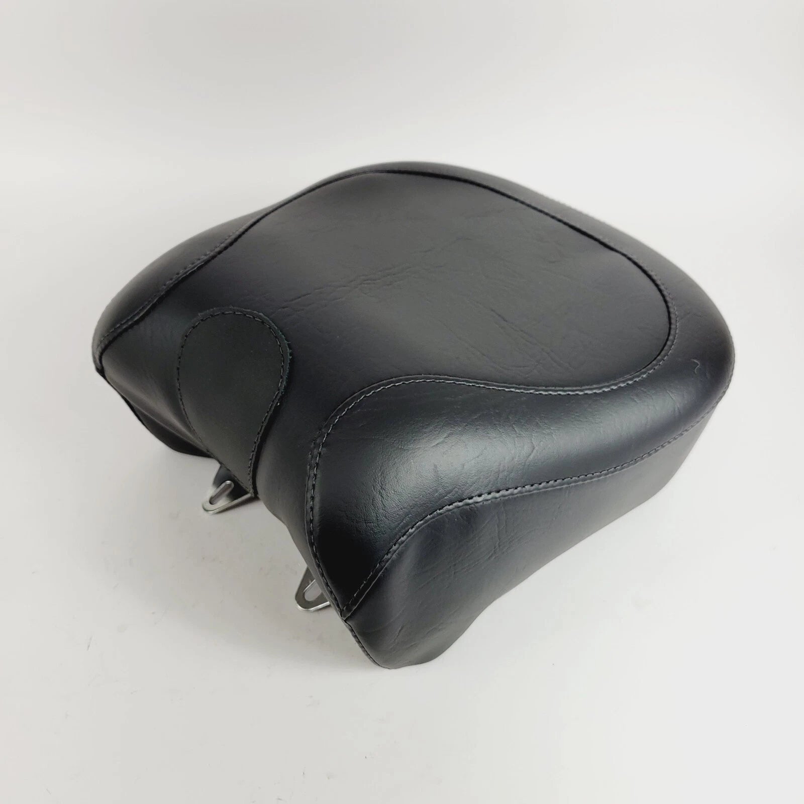 Wide Rear Pillion Seat 79138 for Dyna & Wide Glide (1991–2005)