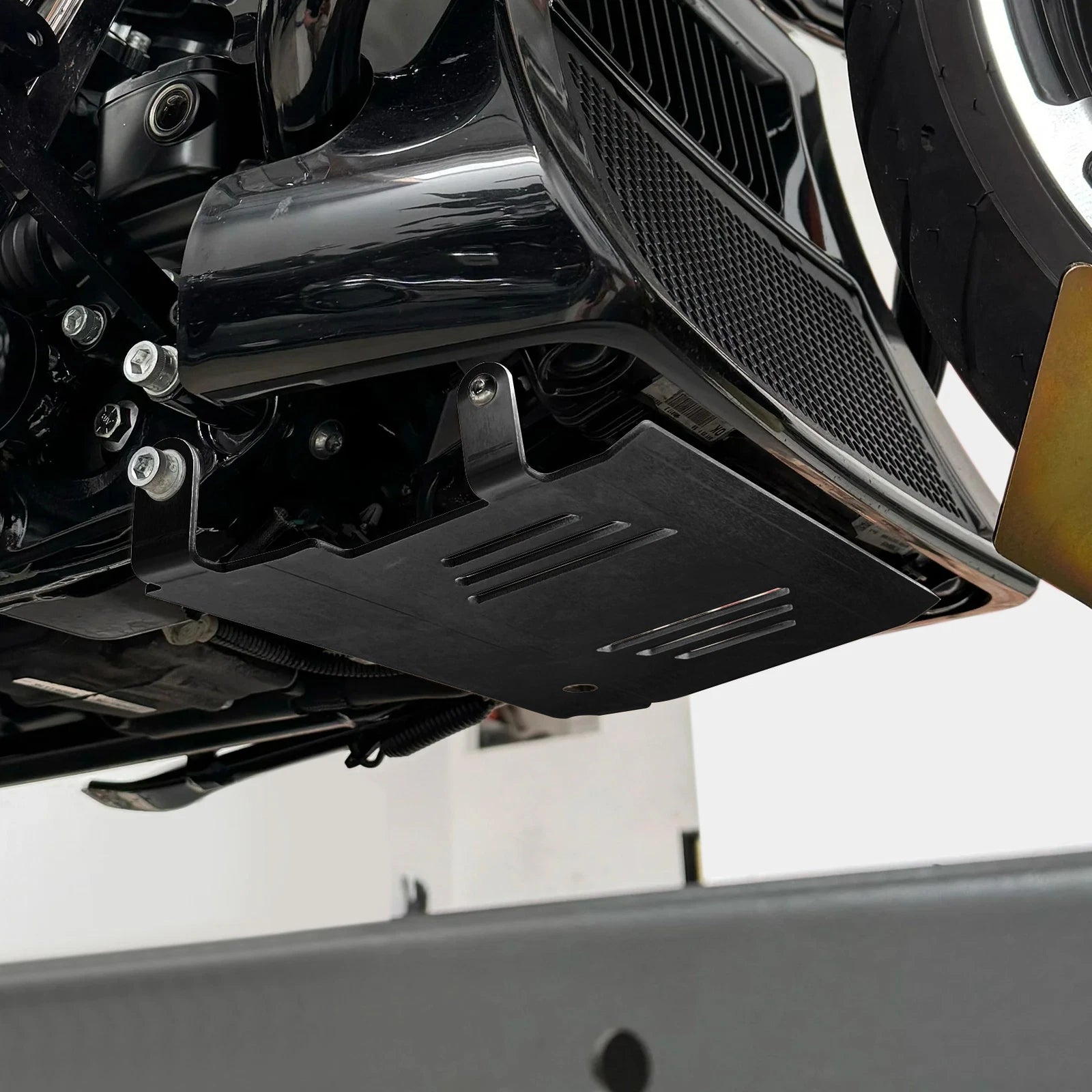 Lower Engine Chassis Guard Skid Plate for Harley CVO Street Road Glide (2014–2023)