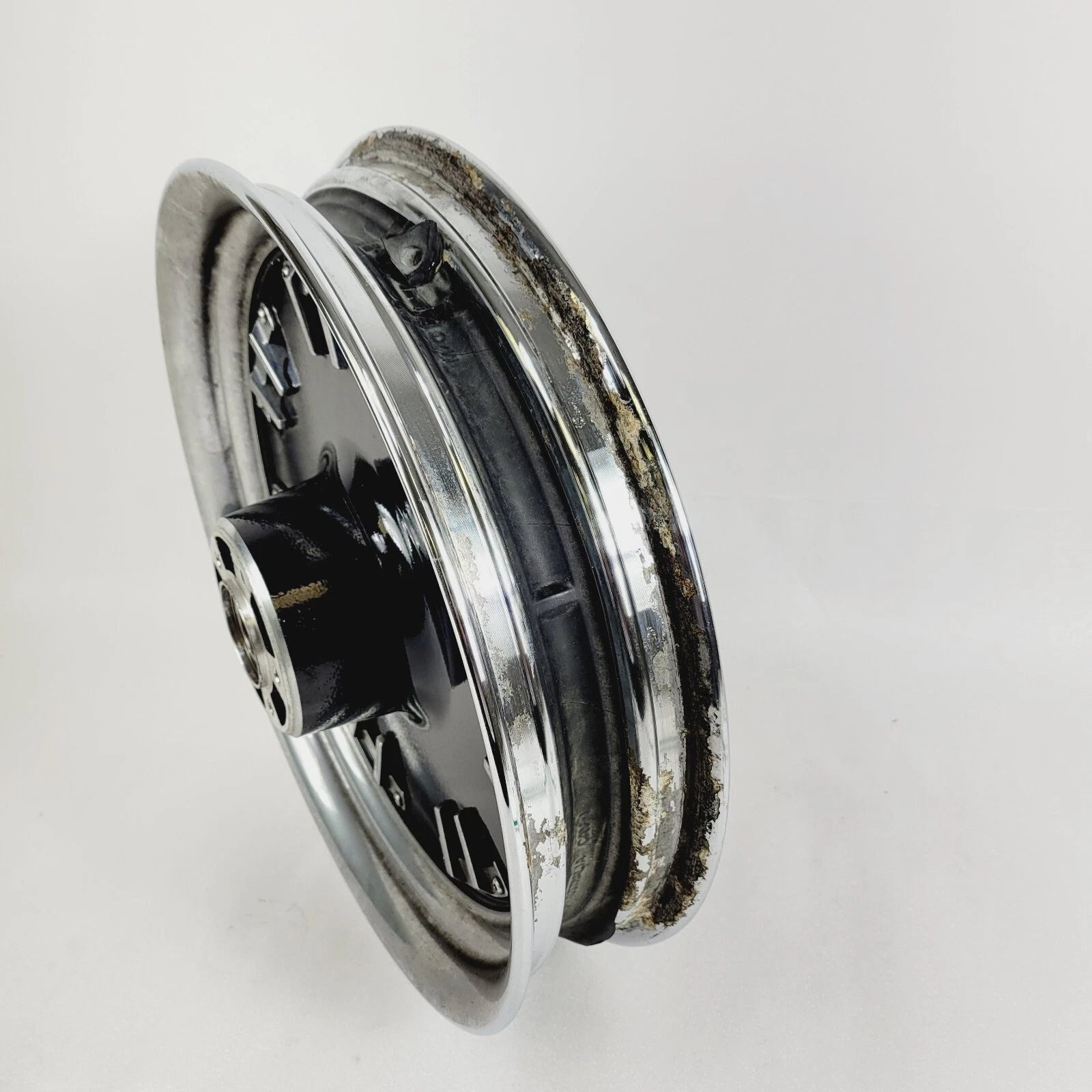 16x3 Front Wheel Fang Contrast Chrome for Harley Dyna FXDFSE CVO (2009)
