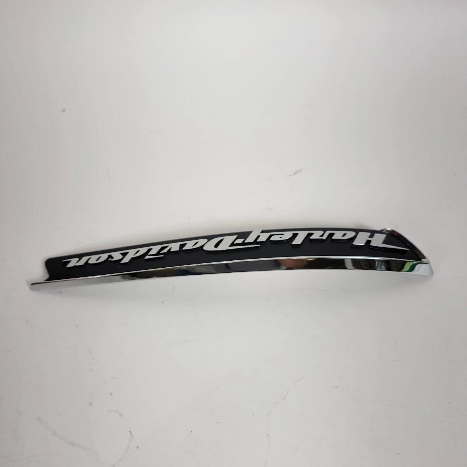 Fuel Tank Medallion Left for Harley Davidson Road Glide Ultra (2008–2023) 14100765