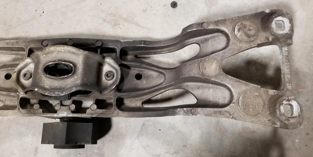 Transmission Crossmember Support for Jaguar XJ8 VDP (1998–2003) MNC760