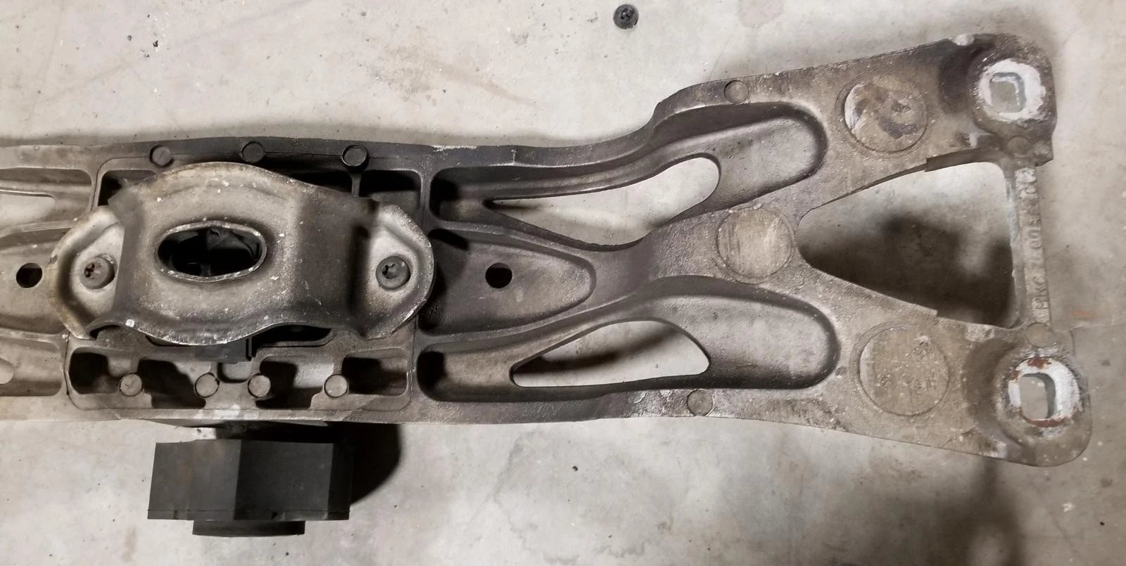 Transmission Crossmember Support for Jaguar XJ8 VDP (1998–2003) MNC760