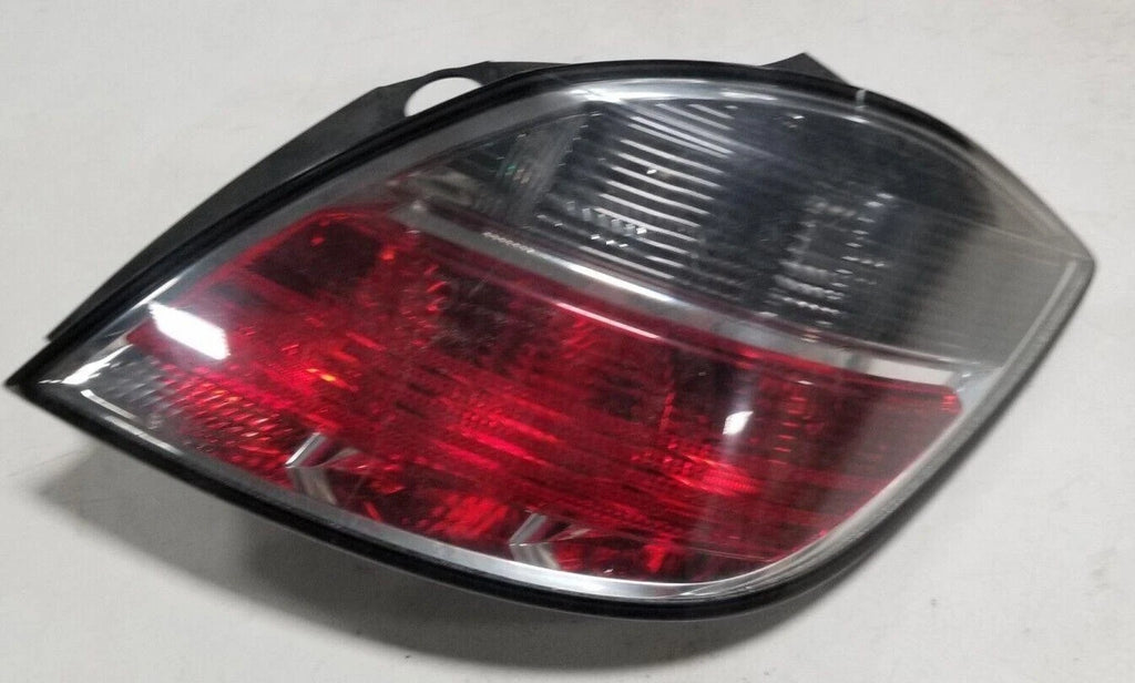 Passenger Right Side Tail Light for Saturn Astra (2008–2009) OEM