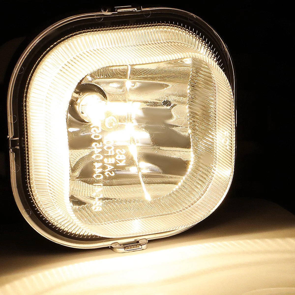 Right OE Style Fog Light for Ford Super Duty/Excursion (2005–2007)