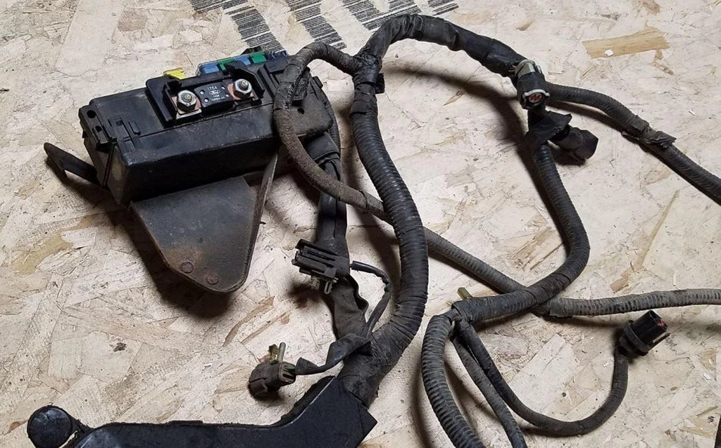 Engine Bay Harness with Fuse Box for Ford Thunderbird Cougar (1996–1997)