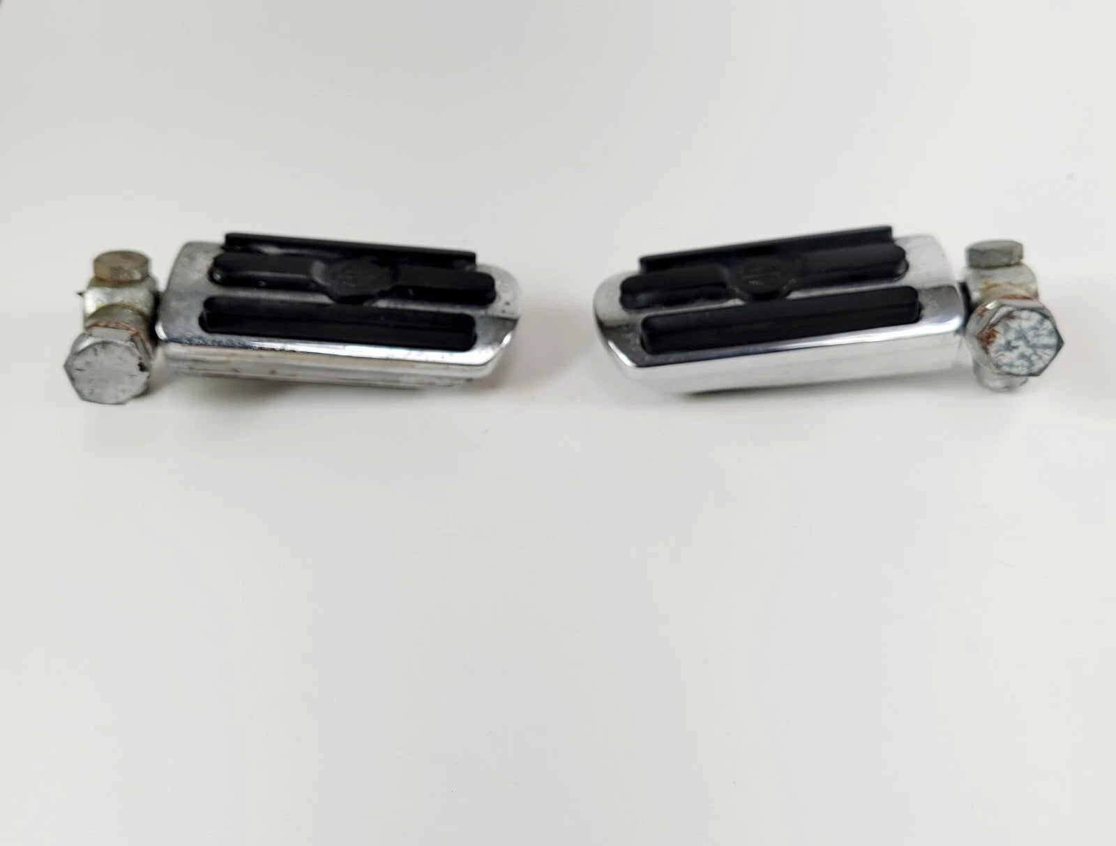 Set of 2 Chrome Male Foot Pegs for Harley Davidson (2008–2021)