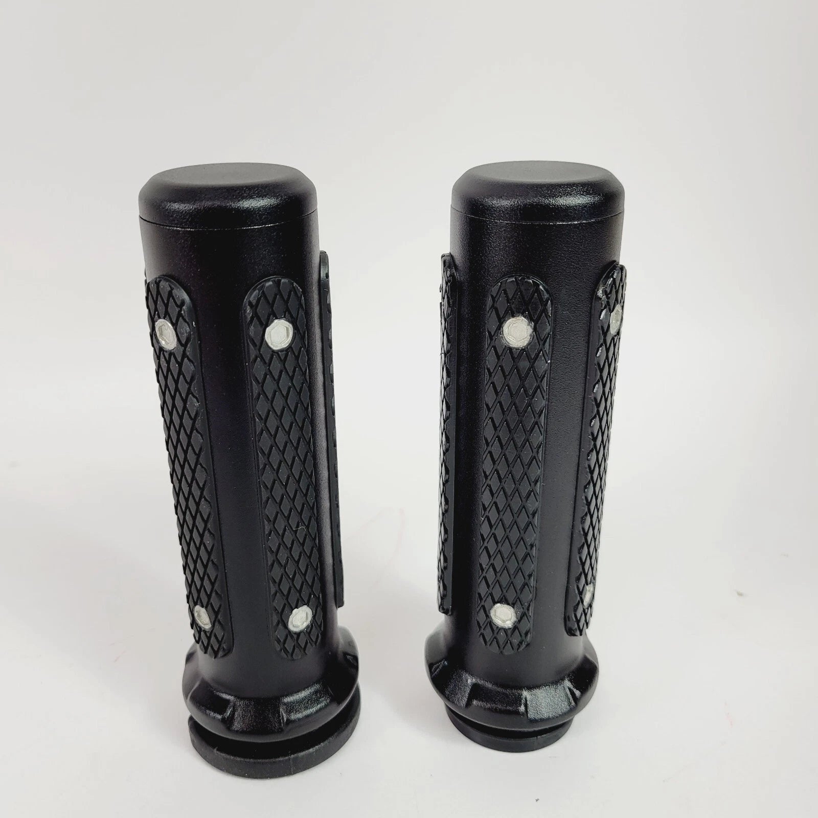 Black Endgame Hand Grips for Harley-Davidson (OEM 56100394)