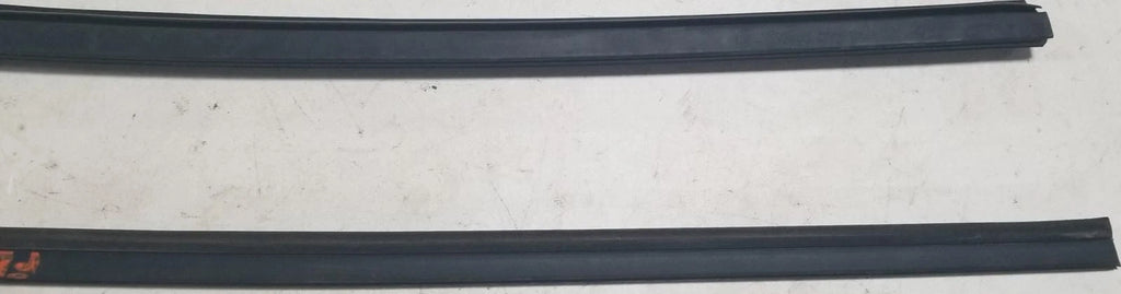 Set of 2 Window Molding Seals for Jaguar XK8 XKR (1997–2006)